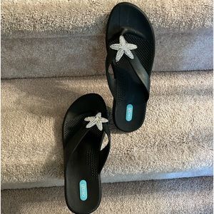 Oka-b. Black Rubber Bling Starfish Flip Flops